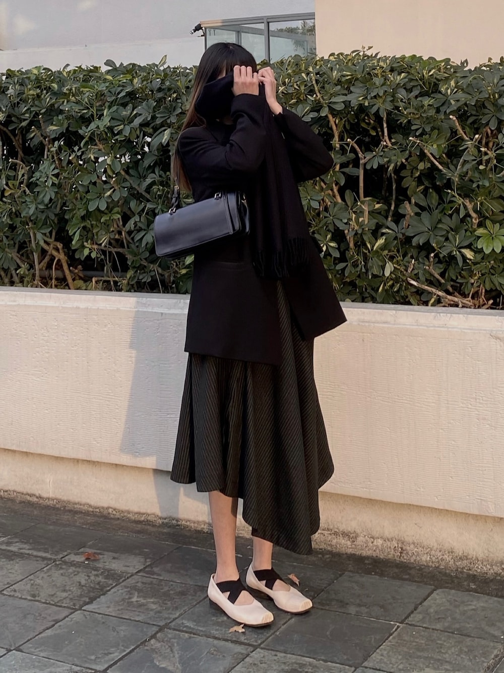 「winter、UMA WANG、ballet shoes、black、ootd、girl、Taiwan、TAIPEI、2021年、dress」｜「tiny in studioのアイテム（ワンピース、ブラック系）」を使った、木 易 楊さん（レディース・169cm）の冬コーディネートの1枚目の写真