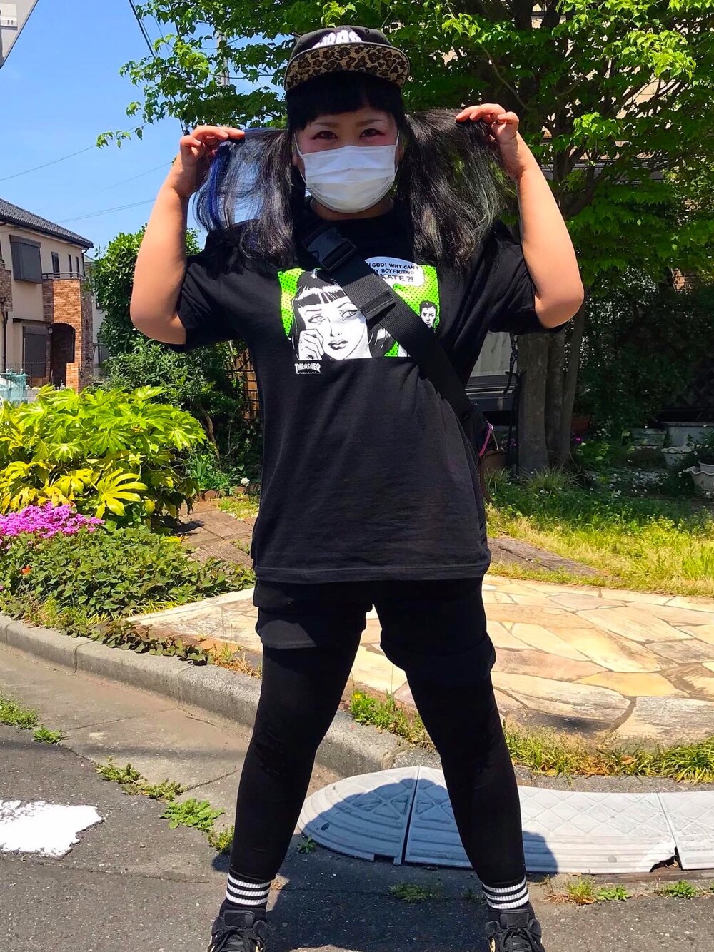 「THRASHERのアイテム（Tシャツ/カットソー、ブラック系）」を使った、xoOLorraineOoxさん（レディース・155cm）の春コーディネートの1枚目の写真
