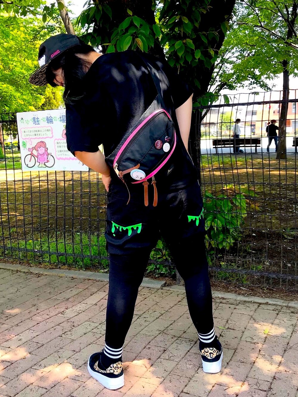 「GREGORYのアイテム（ボディバッグ/ウエストポーチ、ブラック系）」を使った、xoOLorraineOoxさん（レディース・155cm）の春コーディネートの1枚目の写真