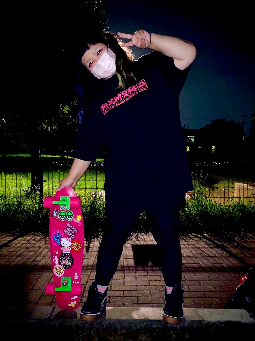 「MAGICAL MOSH MISFITSのアイテム（Tシャツ/カットソー、ブラック系）」を使った、xoOLorraineOoxさん（レディース・155cm）の夏コーディネートの1枚目の写真