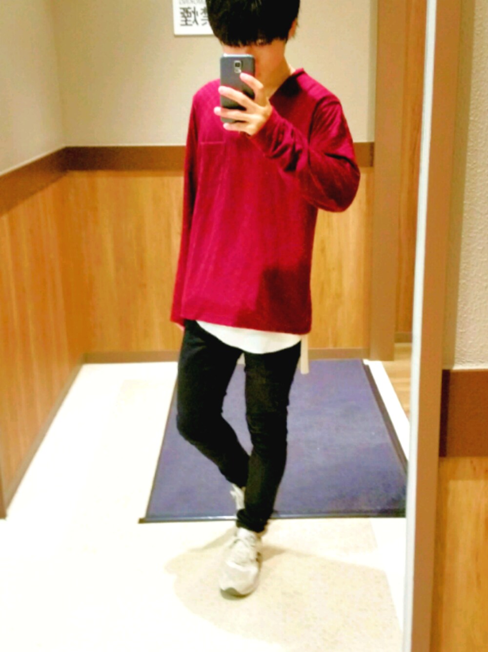 「秋のコーデ、高校生、ニューバランス」｜「glory crewのシルケットブロックリンクス（Tシャツ/カットソー、レッド系）」を使った、郁也さん（メンズ・165cm）の秋コーディネートの1枚目の写真