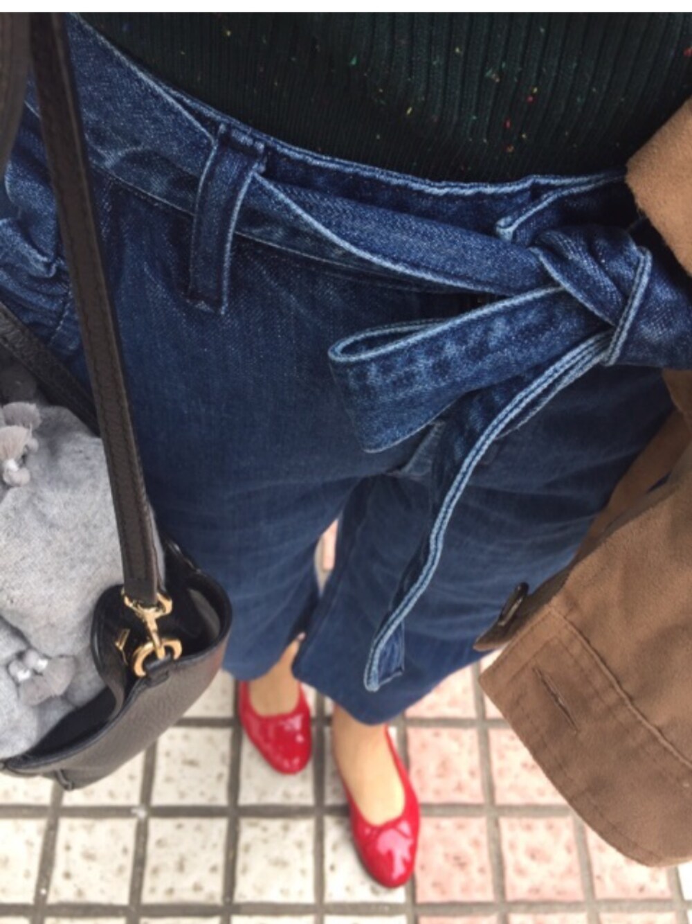 「URBAN VREVIVOのアイテム（ニット/セーター、グリーン系）」を使った、Aiyuさん（レディース・161cm）の冬コーディネートの1枚目の写真