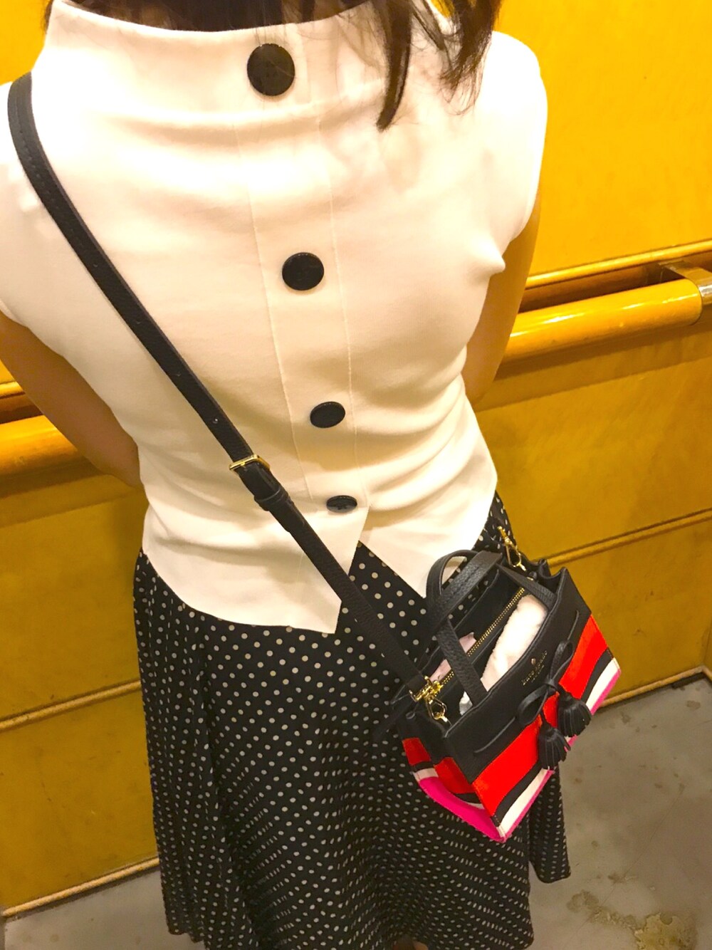 「モノトーン、ドット柄、マルチボーダー、バックスタイル、ディズニー」｜「STRAWBERRY-FIELDSのルーシーコットン　ニット（ニット/セーター、ホワイト系）」を使った、Aiyuさん（レディース・161cm）の秋コーディネートの1枚目の写真