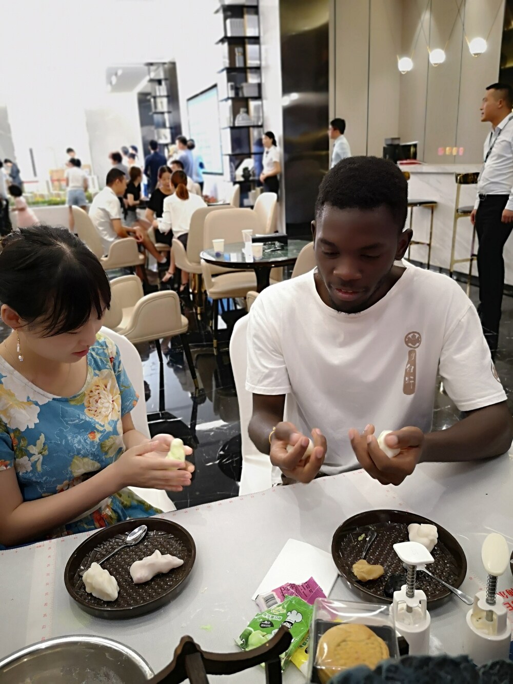 「　」｜「Handmadeのアイテム（ピアス（両耳用）、ゴールド系）」を使った、maxkittyさん（レディース・155cm）の秋コーディネートの1枚目の写真