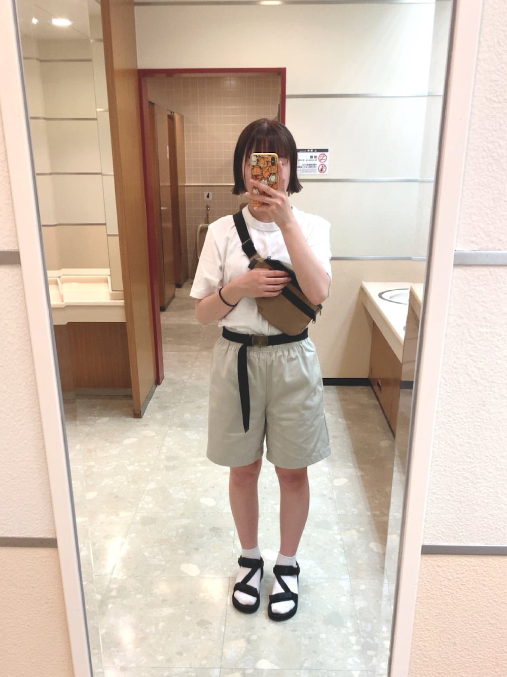 「シンプル」｜「GUのアイテム（Tシャツ/カットソー、ホワイト系）」を使った、ともかさん（レディース・155cm）の夏コーディネートの1枚目の写真