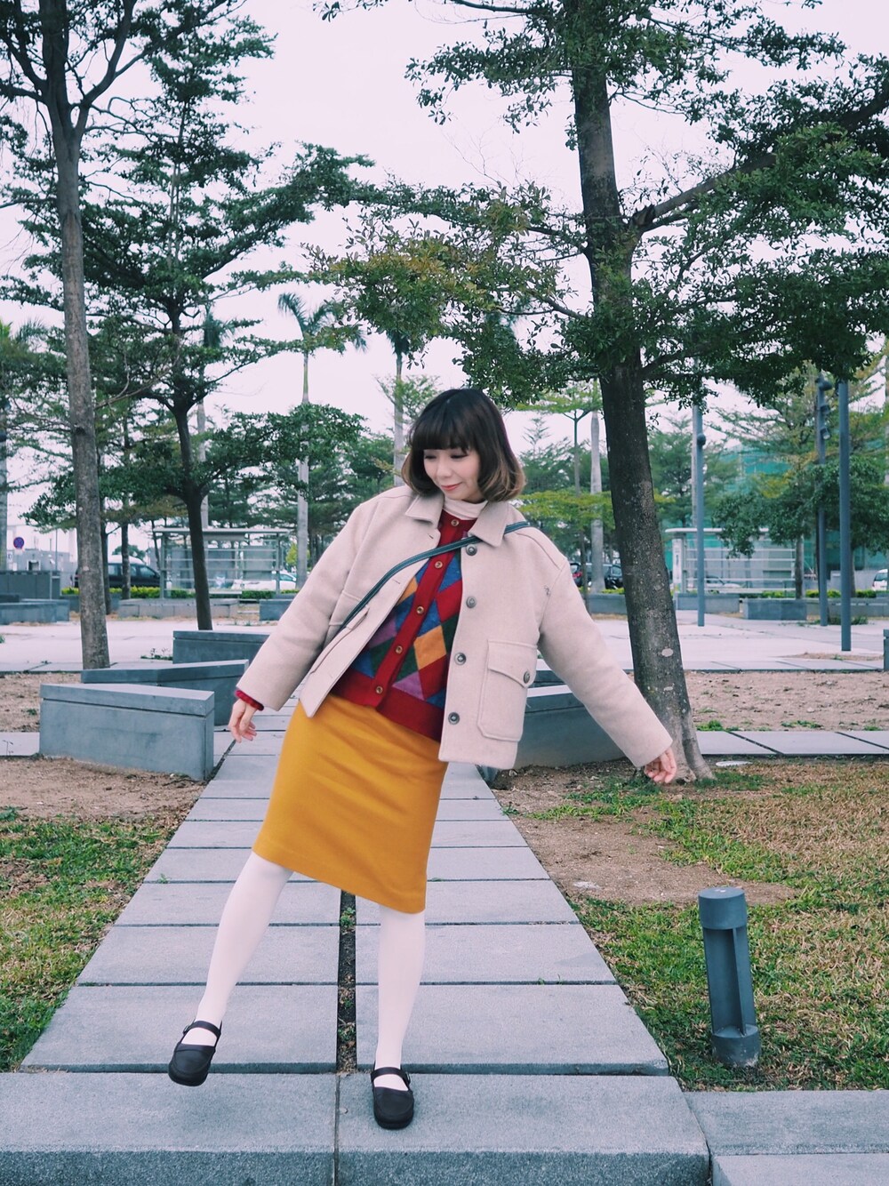 「Grass's、Macau、WINTER STYLE、ootd」｜「Vintage Clothingのアイテム（スカート、イエロー系）」を使った、草子さん（レディース・160cm）の冬コーディネートの1枚目の写真