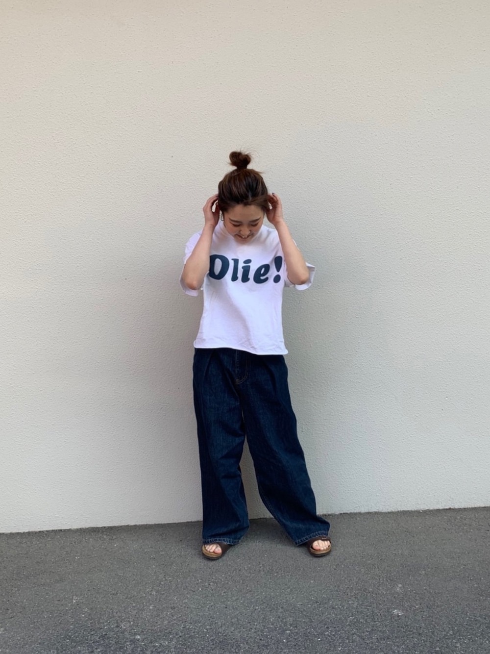 「低身長、147cm、147cmコーデ、カジュアル、きれいめカジュアル、Tシャツ×デニム、ロゴT、デニムパンツ、ワイドデニム」｜「JOURNAL STANDARDのアイテム（Tシャツ/カットソー、ホワイト系）」を使った、sato - tamamiさん（レディース・147cm）の春コーディネートの1枚目の写真