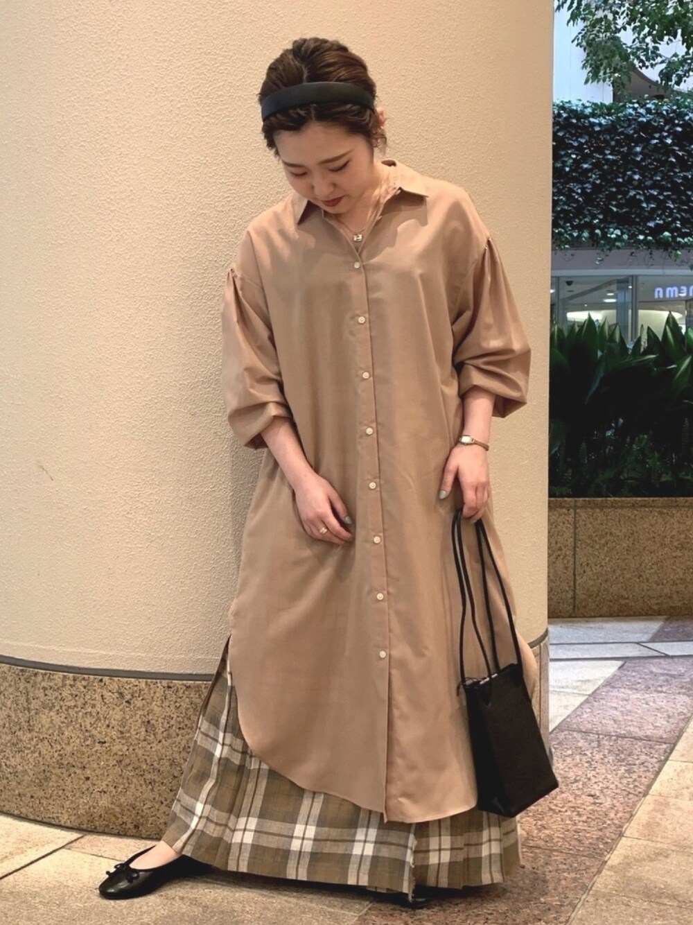 「オトナカジュアル、低身長、低身長コーデ、低身長女子、147cm、147cmコーデ、ブラウンコーデ、ワントーンコーデ、バレエシューズ、春コーデ」｜「BEAMS LIGHTSのアイテム（シャツワンピース、ブラウン系）」を使った、sato - tamamiさん（レディース・147cm）の春コーディネートの1枚目の写真