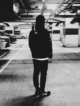 「off white」｜「アイテム（マウンテンパーカー）」を使った、Keiさん（メンズ・184cm）の冬コーディネート