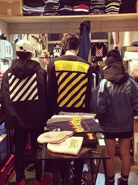 「off white」｜「アイテム（ナイロンジャケット）」を使った、TAKUMAさん（メンズ・183cm）の冬コーディネート
