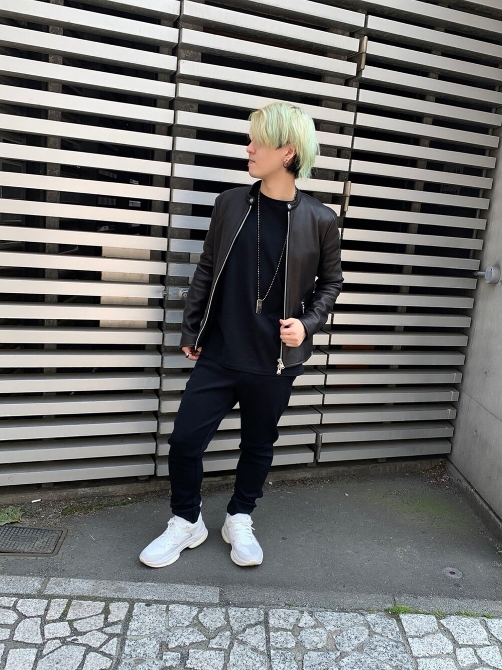 「B2nd、ビーセカンド、OURET、ISAMU KATAYAMA BACKLASH、backlash、ドルマンスリーブ、シングルライダース、solido、BRANDBLACK、TATRAS」｜「OURETのOURET(オーレット) セットインドルマンクルーネックTシャツ（Tシャツ/カットソー、ブラック系）」を使った、yuto。さん（メンズ・169cm）の夏コーディネートの1枚目の写真