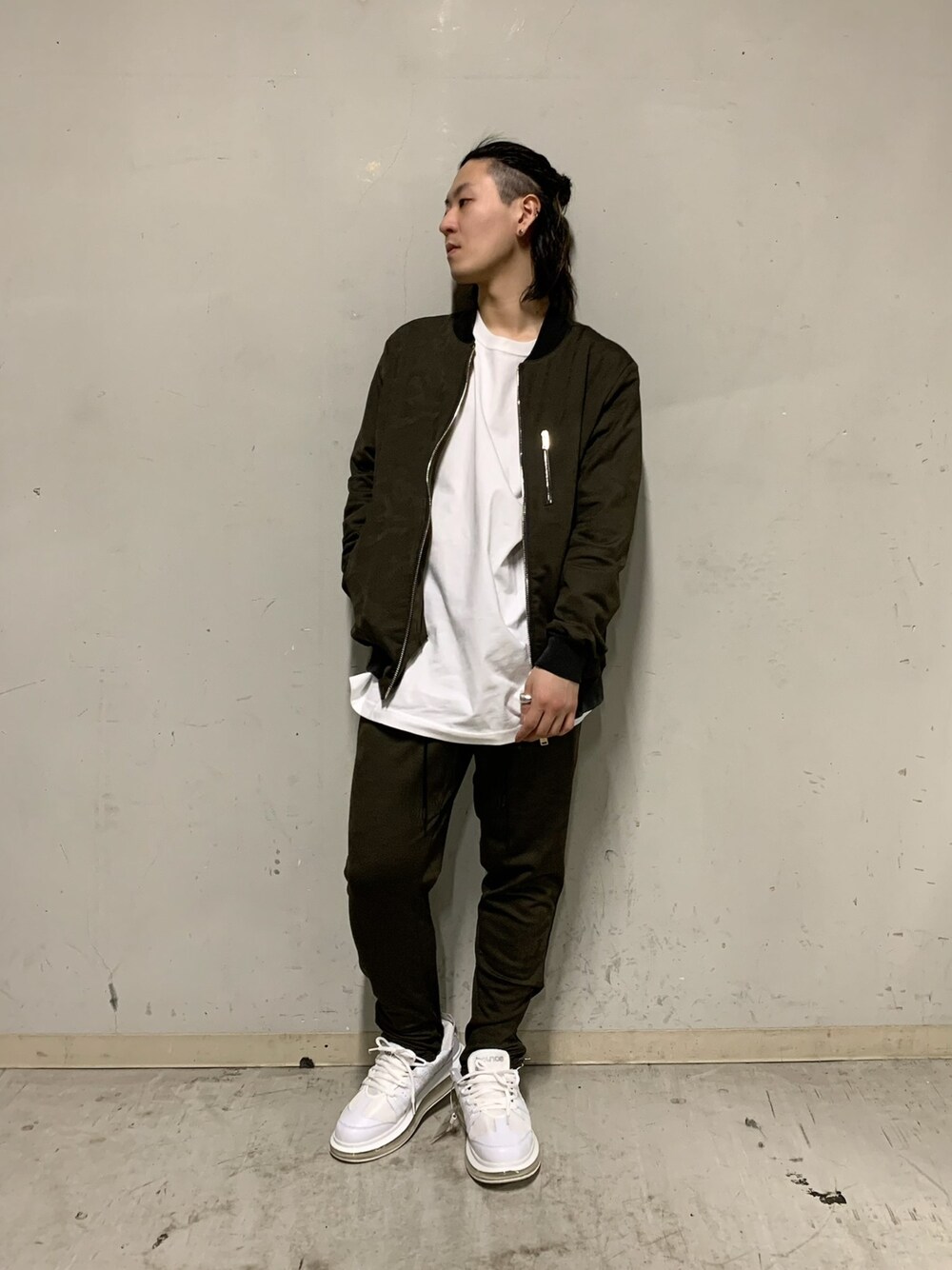 「B2nd、ビーセカンド、junhashimoto 、セットアップスタイル、カモフラ、MA-1、カジュアル、休日コーデ、ミリタリー、bounce」｜「junhashimotoのjunhashimoto（ジュンハシモト）B'2nd別注 CAMO EMBOSS JERSEY MA-1（ブルゾン、グリーン系）」を使った、yuto。さん（メンズ・169cm）の冬コーディネートの1枚目の写真