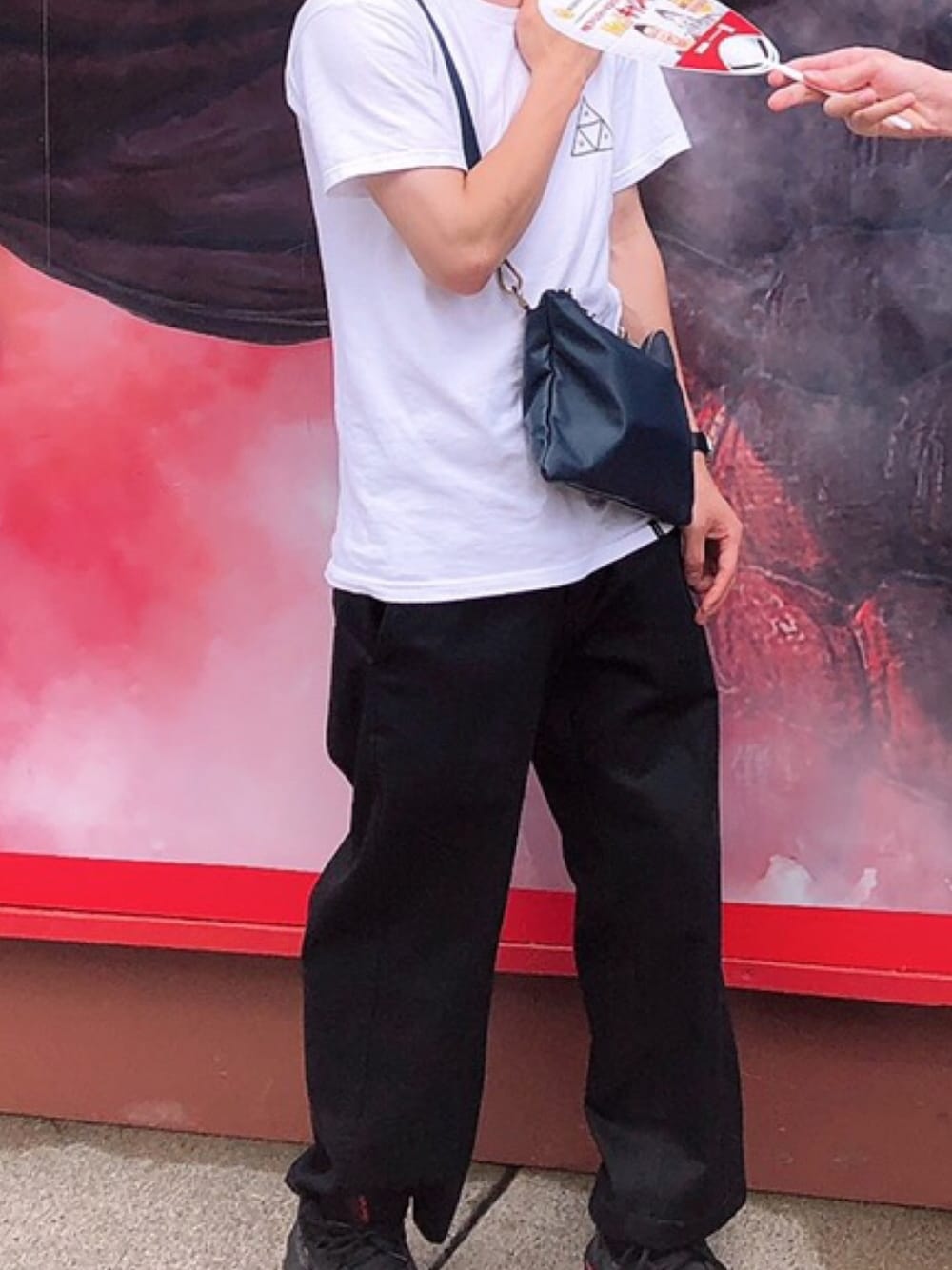 「シンプル、ユニバ、ワイドパンツ、ストリート系、大学生、サコッシュ、AIR MAX、HUF、Calvin Klein、リーバイス」｜「HUFのESSENTIALS TT S/S TEE HUF / ハフ Tシャツ（Tシャツ/カットソー、ホワイト系）」を使った、TAKAHIROさん（メンズ・161cm）の夏コーディネートの1枚目の写真