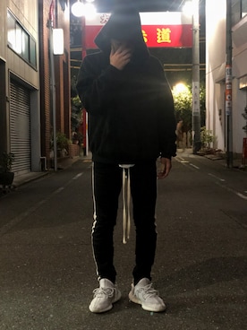 「essentialsのアイテム（パーカー、ブラック系）」を使った、ShOeiさん（メンズ・170cm）の冬コーディネート