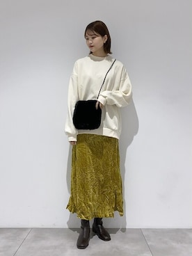 「ベロアスカート」｜「アイテム（スウェット）」を使った、aさん（レディース・168cm）の秋コーディネート