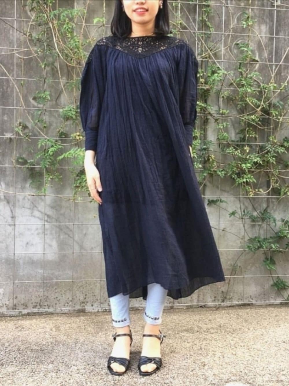 「シアー、シアーワンピース、シアーシャツ、アースカラー、シンプルコーデ、春夏コーデ、休日スタイル、古着MIX、IENA、UNIQLO」｜「IENAのアイテム（ワンピース/ドレス、ブラック系）」を使った、ありわさびさん（レディース・159cm）の春コーディネートの1枚目の写真