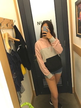 「アイテム（ジャージ）」を使った、Crystal Lauさん（レディース・167cm・10代）の秋コーディネート