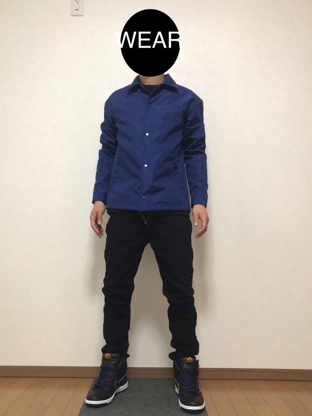 「NIKE、GU、levi’s、スキニー、黒スキニー、コーチジャケット」｜「NIKEのアイテム（スニーカー、ブラック系）」を使った、DAISUKEさん（メンズ・166cm）の秋コーディネートの1枚目の写真
