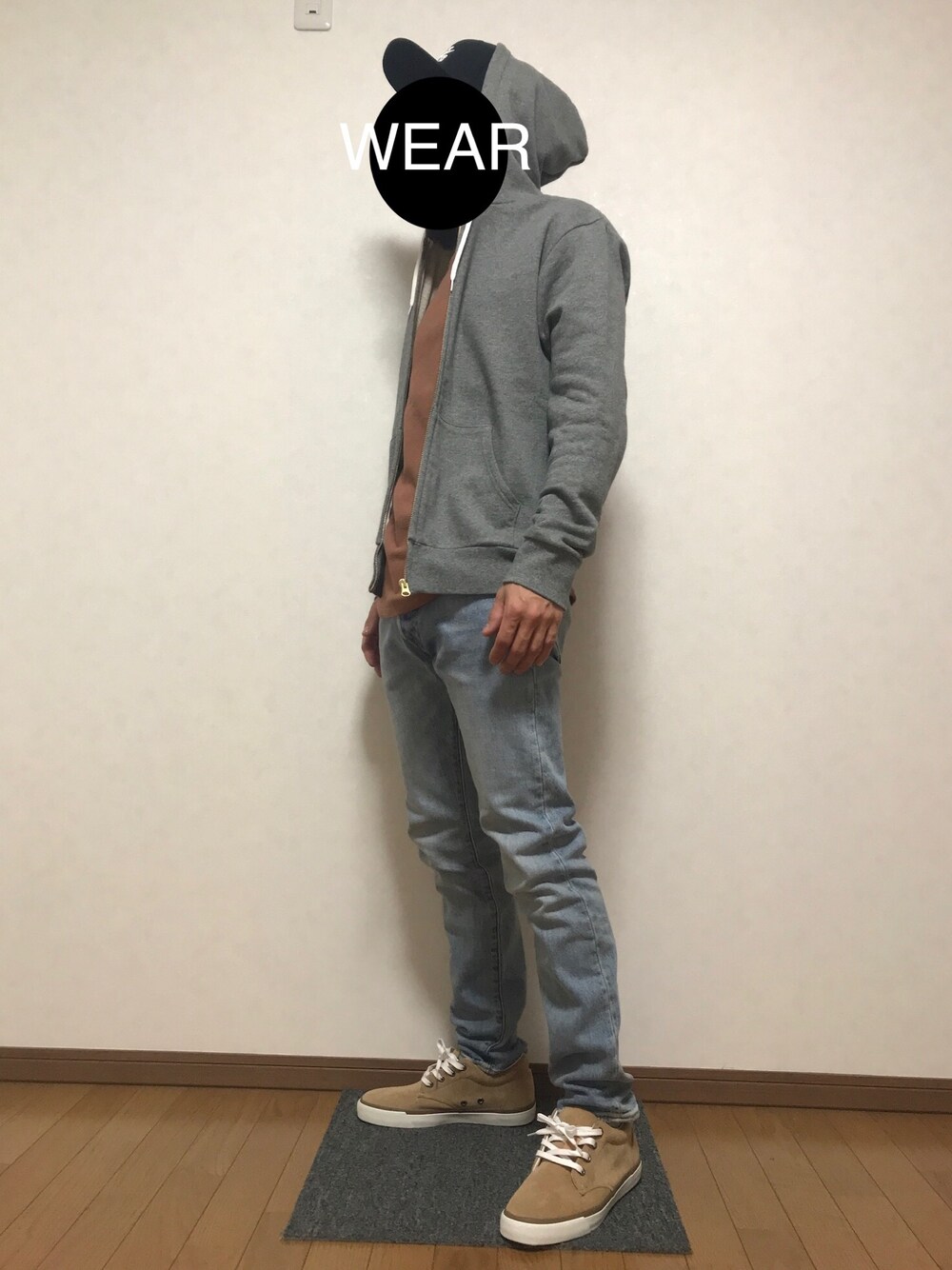 「NIKE、RAGEBLUE、GU、リーバイス、Levi's、501、GLOBAL WORK、スキニーデニム、パーカー、秋コーデ」｜「GLOBAL WORKのMIDステッチスニーカー/823103（スニーカー、ベージュ系）」を使った、DAISUKEさん（メンズ・166cm）の秋コーディネートの1枚目の写真