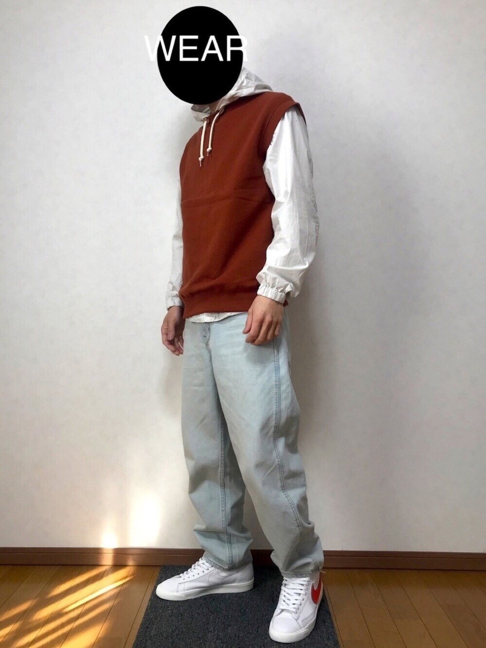 「NIKE、CIAOPANIC TYPY、UNIQLO、ユニクロ、ベスト、バギーパンツ、スニーカー、パステル映える春、おしゃれさんと繋がりたい、パステルカラー」｜「CIAOPANIC TYPYのサシアミ裏起毛ベスト（ベスト、オレンジ系）」を使った、DAISUKEさん（メンズ・166cm）の春コーディネートの1枚目の写真