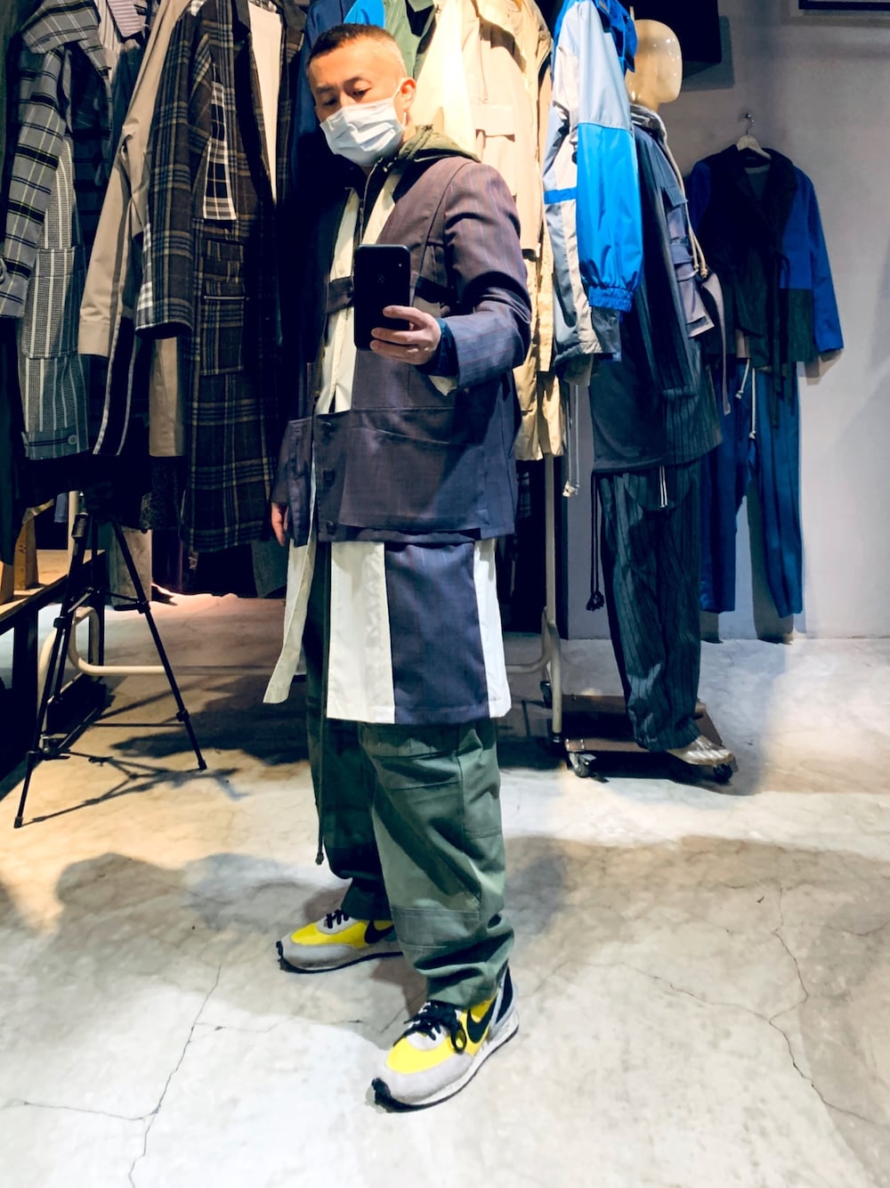 「街頭穿搭、ootd、street、streetstyle、streetfashion、men、menswear、NIKE、UNDER COVER、oversize」｜「be homme @rechictaiwanのアイテム（ピーコート、シルバー系）」を使った、rechic clothing shopさん（メンズ・171cm）の春コーディネートの1枚目の写真
