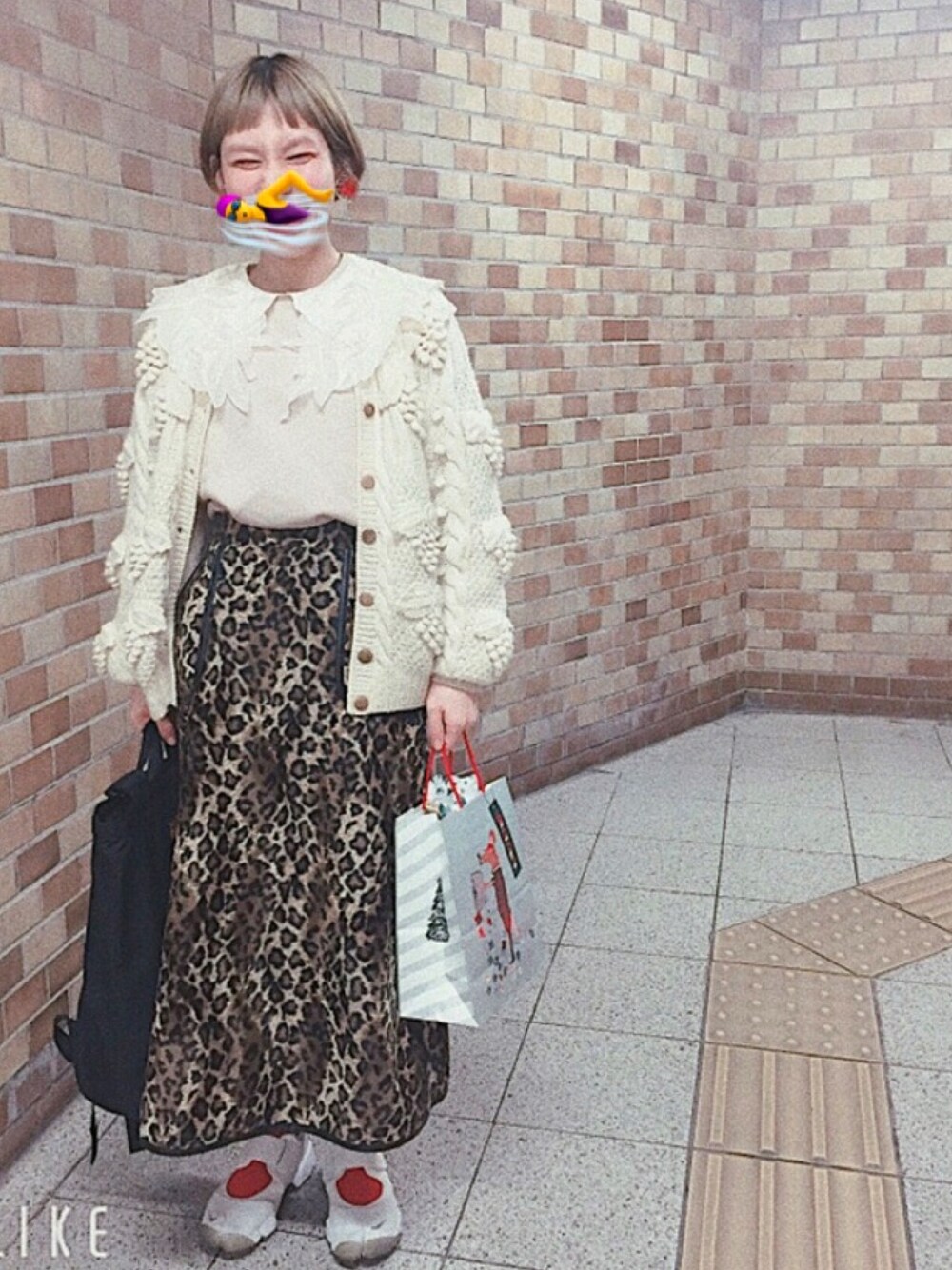 「タイツ×スニーカー、スカート、レオパード、冬、ニット、おしゃれさんと繋がりたい、カラータイツ、古着MIX、クリスマス、ナイキ」｜「靴下屋の靴下屋/ 60デニールタイツ　M～Lサイズ（タイツ/ストッキング、レッド系）」を使った、a.nさん（レディース・155cm）の秋コーディネートの1枚目の写真