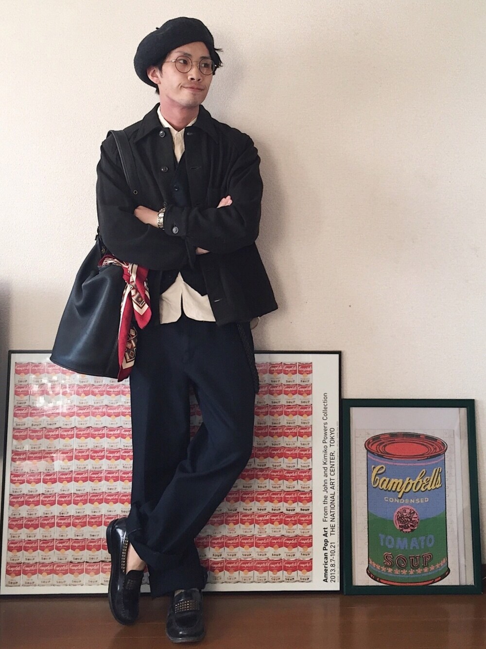 ブラック系のベスト、ホワイト系のシャツ/ブラウス、グリーン系のシャツ/ブラウスを着用したメンズの冬コーディネートの1枚目の写真