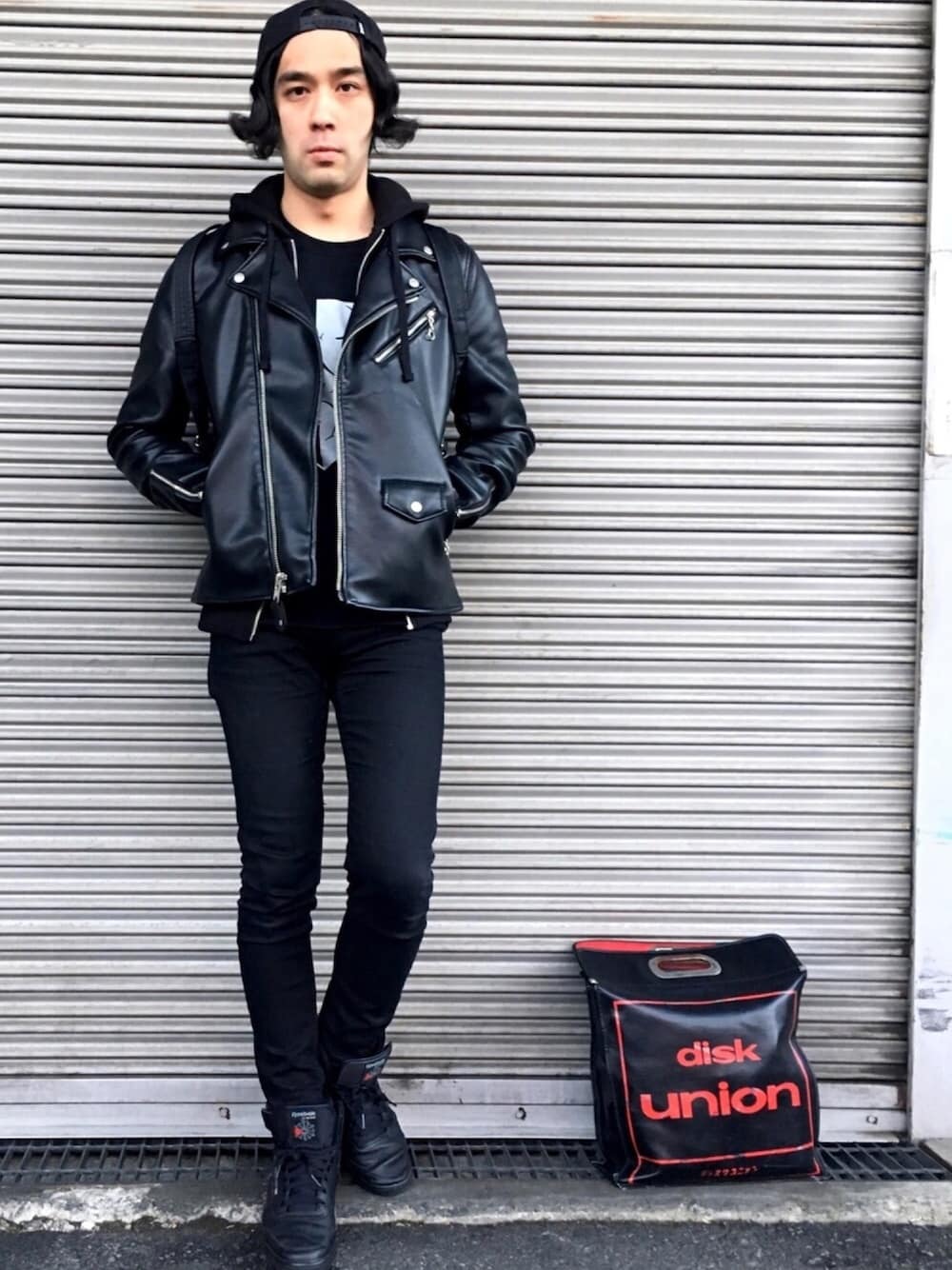 「冬、スキニーデニム、ライダース、ダブルライダース、BOY LONDON、H&M、members only、cheap monday、reebok、80s」｜「BOY LONDONのアイテム（キャップ、ブラック系）」を使った、Mikamiさん（メンズ・172cm）の冬コーディネートの1枚目の写真