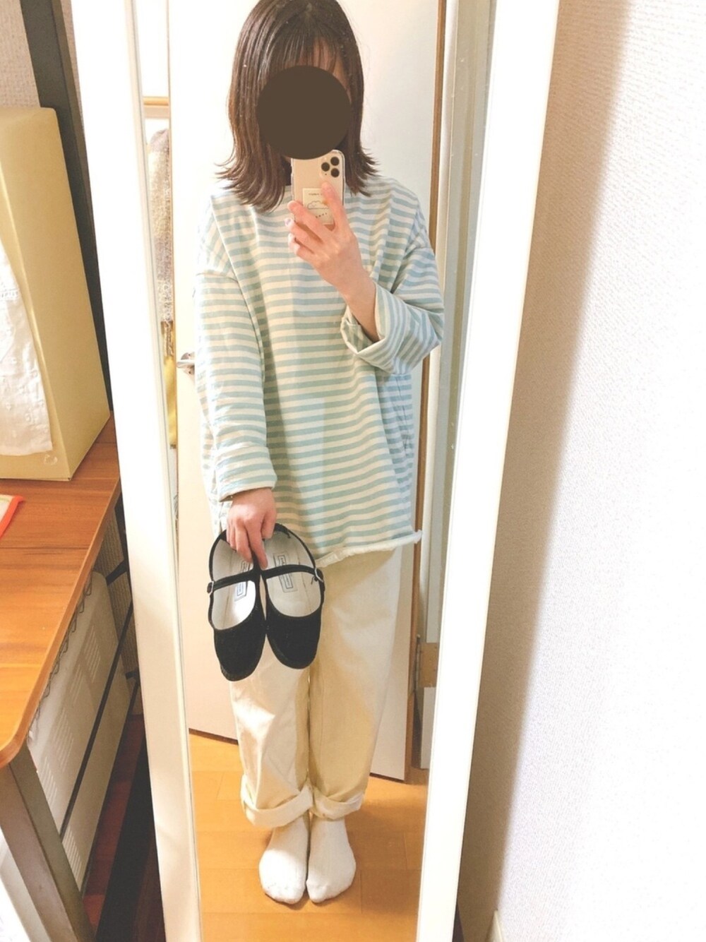 「低身長コーデ、オーバーサイズ、春色、FUDGE、ボーダートップス、ootd、ミントカラー、カンフーシューズ」｜「KBFのBIGBIGボーダーTシャツ（Tシャツ/カットソー、グリーン系）」を使った、mikipruneさん（レディース・152cm）の冬コーディネートの1枚目の写真