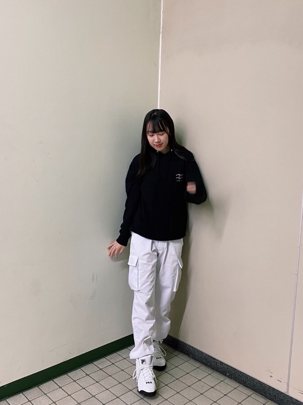 「スポーティー、スケボー、スケボー女子、シンプル、高身長女子、ブラック、モノトーン、フォローミー、いいね返し」｜「BILLABONGのBILLABONG メンズ ONE TIME HOOD パーカー/ビラボン プルオーバー パーカー バックプリント（パーカー、ブラック系）」を使った、cocoさん（レディース・167cm）の秋コーディネートの1枚目の写真