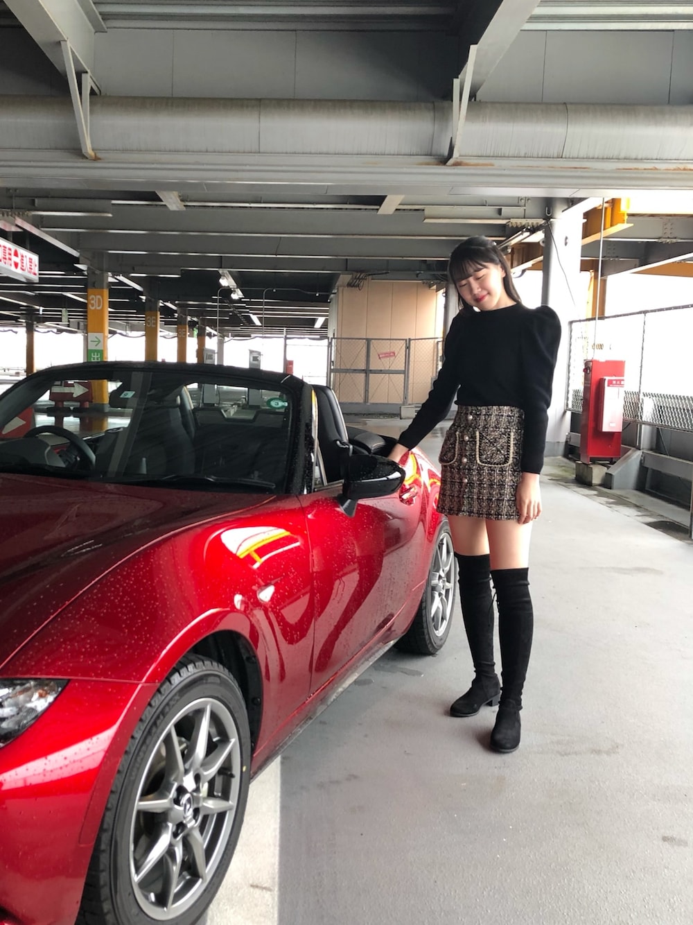 「休日スタイル、冬、お洒落さんとつながりたい、黒、ガーリー、ガーリーコーデ、JK、パフスリーブ」｜「INGNIのパワショル／リブニット（ニット/セーター、ブラック系）」を使った、cocoさん（レディース・167cm）の冬コーディネートの1枚目の写真