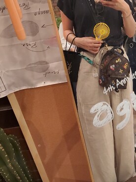 「prose verse（プロズヴェール）の【ウエストゴム】カットスエードプリーツパンツ（その他パンツ、ベージュ系）」を使った、meguさん（レディース・170cm）の夏コーディネート