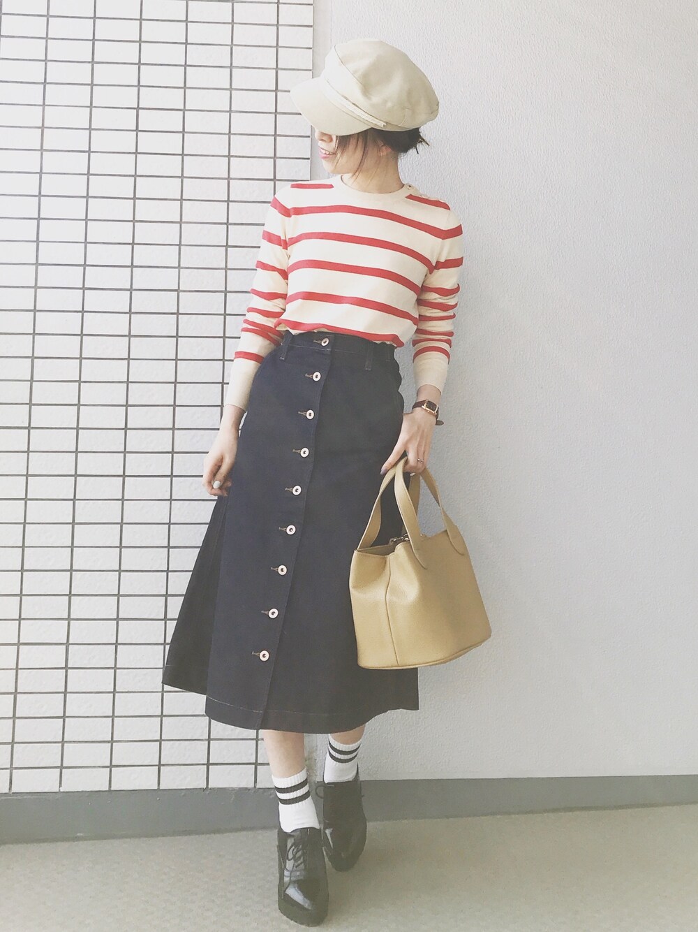 「イネス、上下UNIQLO、上下ユニクロ、フロントボタンスカート、ボーダーニット、赤ボーダー、マリンコーデ、デニムスカート、白ソックス、低身長」｜「UNIQLOのUVカットボーダーセーター（長袖）＋E（ニット/セーター、ベージュ系）」を使った、♥hapiko♥さん（レディース・153cm）の冬コーディネートの1枚目の写真