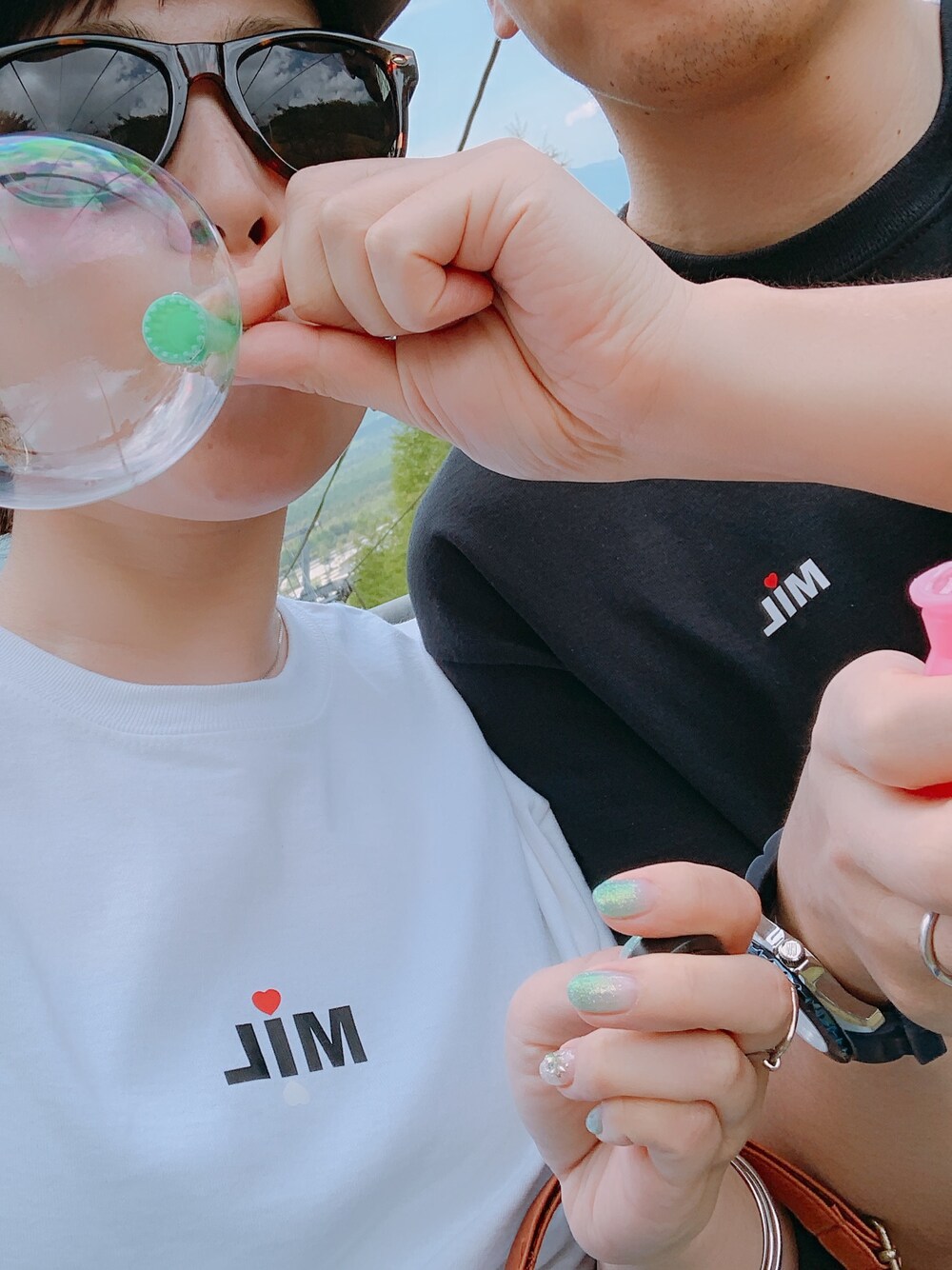 「リンクコーデ、夫婦コーデ、カップルコーデ、親子リンク、白Tシャツ、カジュアルコーデ、ロゴT、オーバーサイズ、ジェンダーレス、低身長」｜「MilOkinawaのアイテム（Tシャツ/カットソー、ホワイト系）」を使った、♥hapiko♥さん（レディース・153cm）の夏コーディネートの1枚目の写真