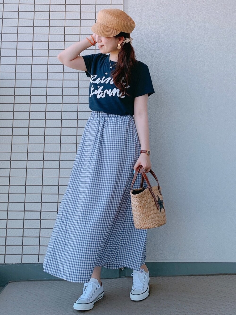 「メゾン キツネ(MAISON KITSUNE)、オトナカジュアル、きれいめカジュアル、converse、チェックスカート、GU、GUコーデ、ロゴT、マリンコーデ、低身長」｜「Maison KitsuneのTEE-SHIRT HANDWRITING（Tシャツ/カットソー、ブルー系）」を使った、♥hapiko♥さん（レディース・153cm）の夏コーディネートの1枚目の写真