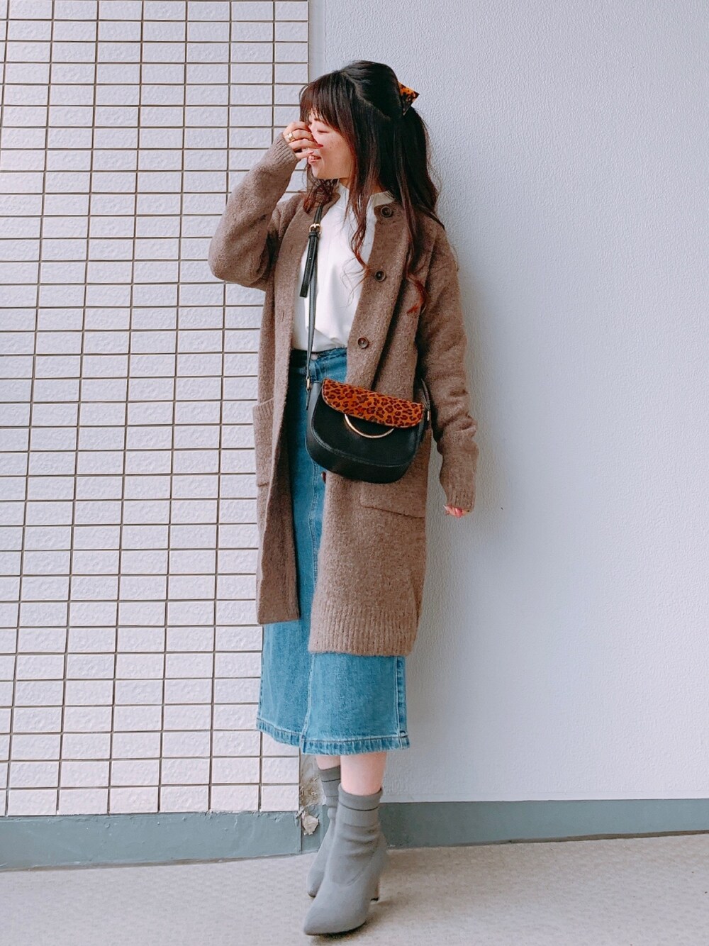 「冬コーデ、ニットコート、ブラウン、シンプルコーデ、カジュアルコーデ、ソックス➕ブーツ、スウェット、モックネック、UNIQLO、低身長」｜「UNIQLOのミドルゲージニットコート（カーディガン/ボレロ、ブラウン系）」を使った、♥hapiko♥さん（レディース・153cm）の秋コーディネートの1枚目の写真