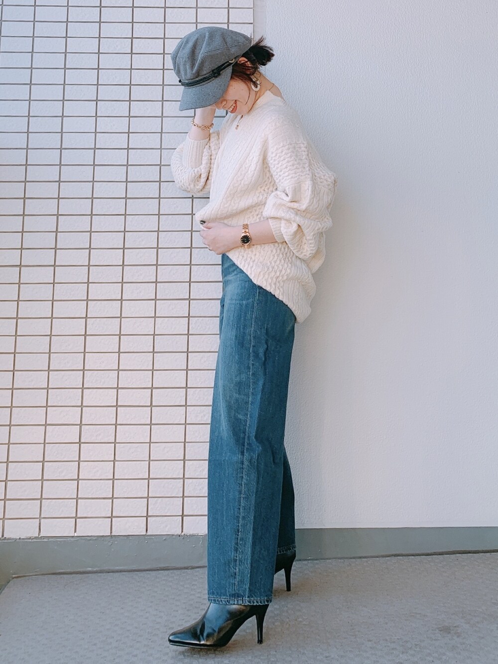 「年末WEAR感謝祭、コクーンデニムパンツ、キーネックニット、白ニット、カジュアル、プチプラ、ニット、オトナカジュアル、低身長、低身長コーデ」｜「Pierrotのキーネックケーブルニット（ニット/セーター、ホワイト系）」を使った、♥hapiko♥さん（レディース・153cm）の冬コーディネートの1枚目の写真