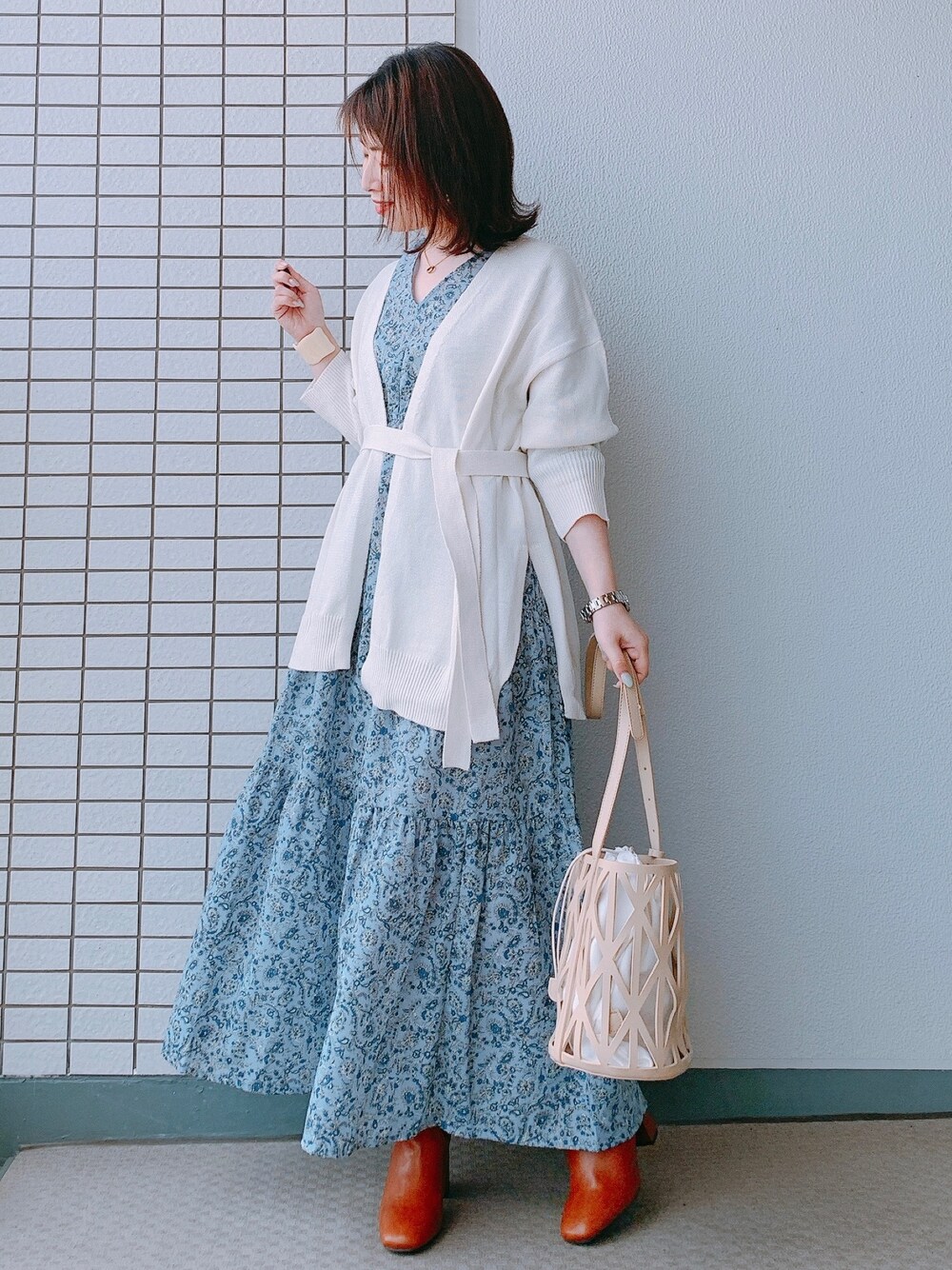 「休日スタイル、春色、低身長コーデ、プチプラ、ペイズリー、リゾートスタイル、オトナカジュアル、低身長、ティアードワンピース、GU」｜「Pierrotの綿混ベルト付き ショートカーディガン（カーディガン/ボレロ、ホワイト系）」を使った、♥hapiko♥さん（レディース・153cm）の春コーディネートの1枚目の写真