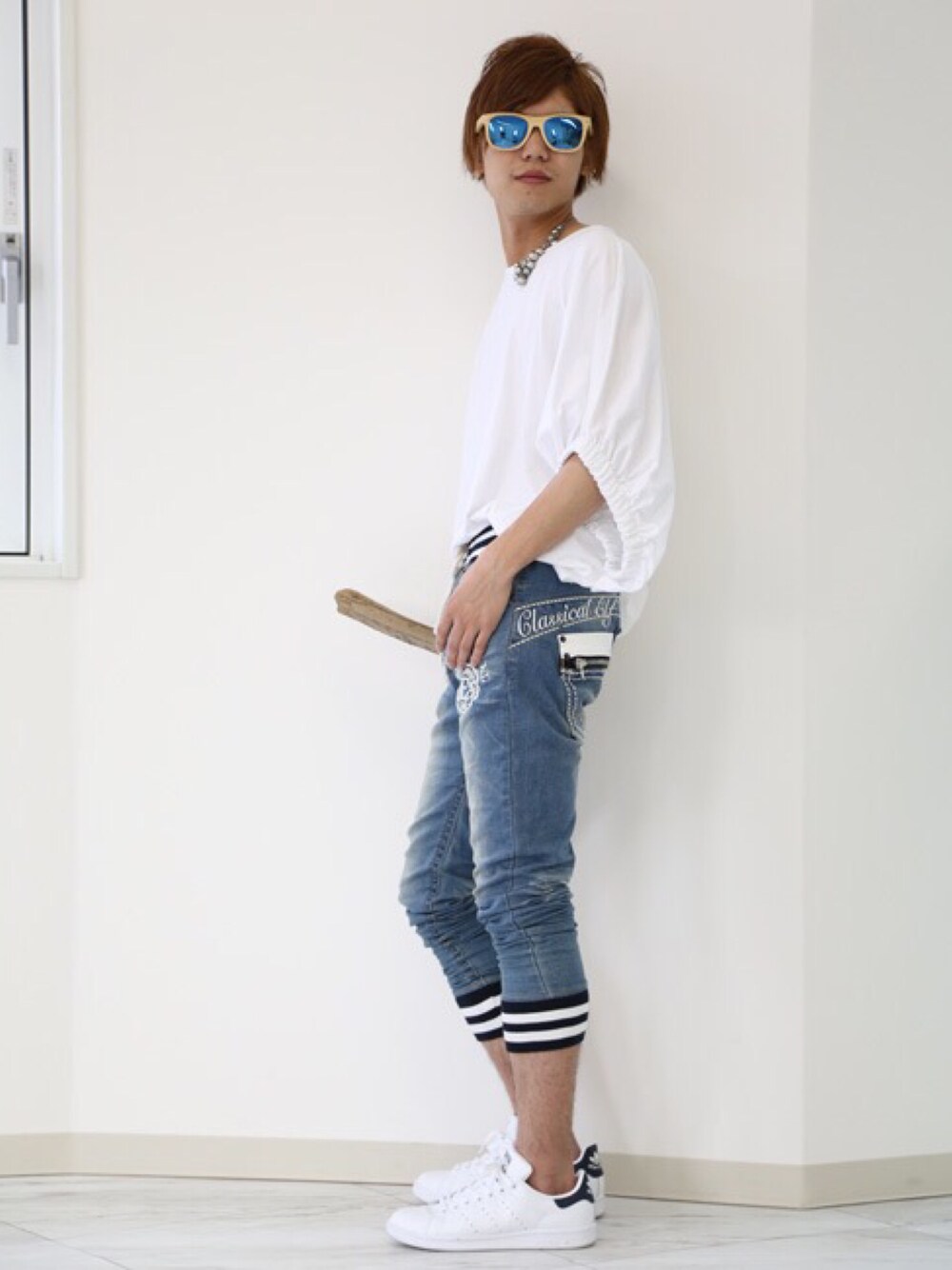 「夏、大人カジュアル、ロールアップ、カジュアル、サングラス、白Tシャツ、デニムパンツ、ホワイト、クラシカルエルフ、ボクちゃん」｜「classicalelfのアイテム（サングラス、ベージュ系）」を使った、たけるん(クラシカルエルフ)さん（メンズ・167cm）の夏コーディネートの1枚目の写真