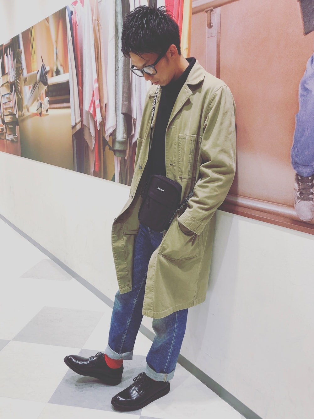 「大人カジュアル、カジュアル、ootd、ストリートMIX、おしゃれさんと繋がりたい、古着、春コーデ」｜「Supreme のアイテム（ショルダーバッグ、ブラック系）」を使った、꒰よこやさん（メンズ・175cm）の春コーディネートの1枚目の写真