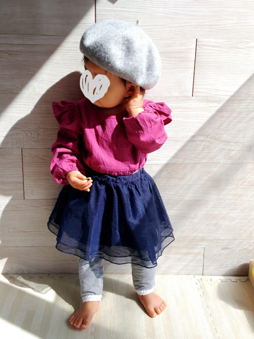 「プチプラ、秋色、娘コーデ、肩フリル、80cm、ベレー帽、韓国子供服、キッズファッション、1歳」｜「ネットで購入のアイテム（ロンパース、レッド系）」を使った、のゆせさん（キッズ・80cm）の秋コーディネートの1枚目の写真