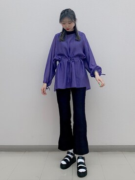 「パープル×黒」｜「アイテム（シャツ/ブラウス）」を使った、どびちゃんさん（レディース・168cm）の春コーディネート
