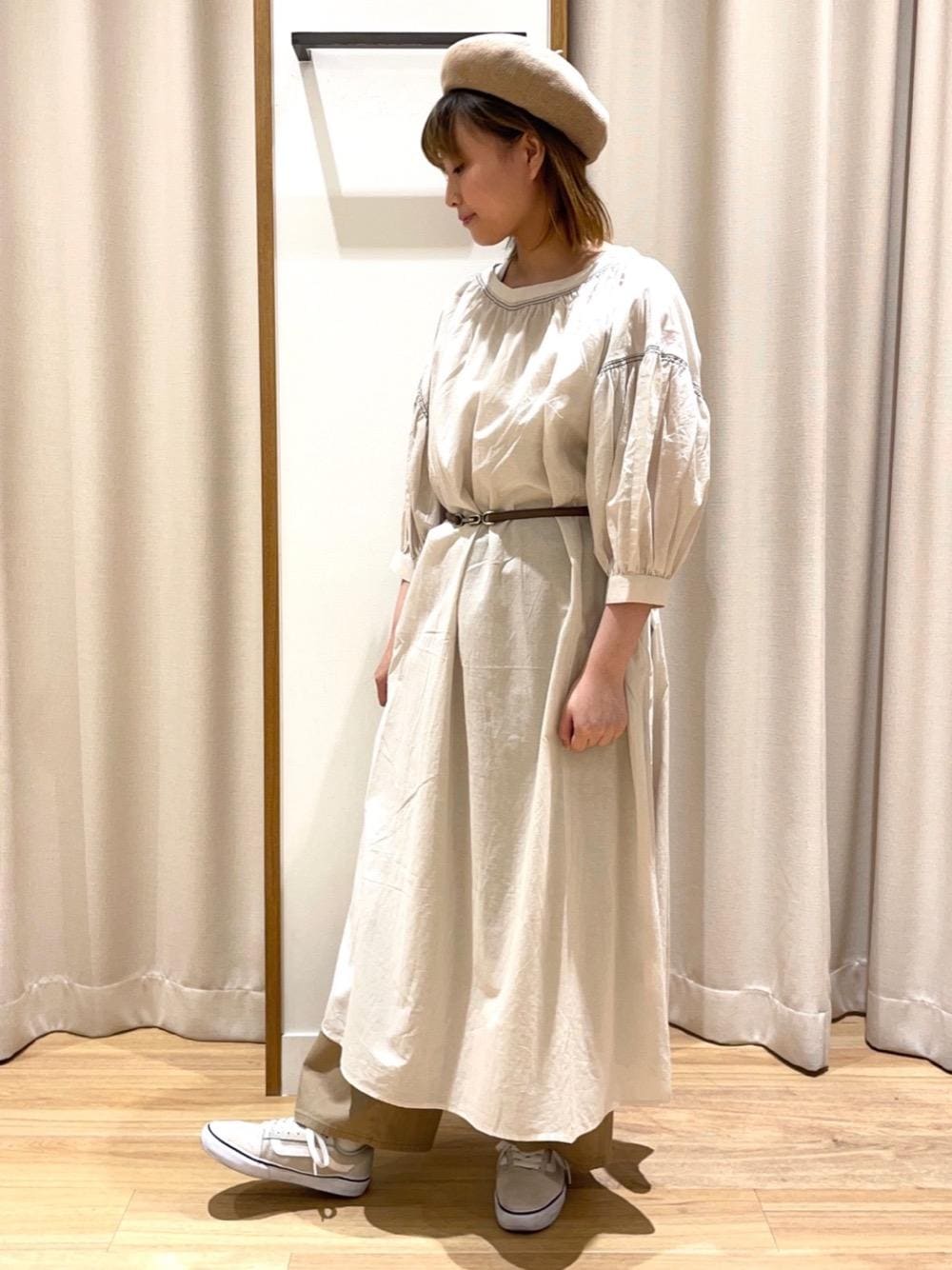 「スニーカーコーデ、ワイドパンツ、淡色コーデ、着回し抜群、USAコットン、ボリューム袖、InRed掲載、カラバリアイテム、春こーで、ヨクバリネン」｜「coenの【WEB限定カラー/サイズ】カラーワイドパンツ（カラーパンツ/ニュアンスカラー/くすみカラー）#（その他パンツ、ベージュ系）」を使った、coen misakiさん（レディース・160cm）の春コーディネートの1枚目の写真