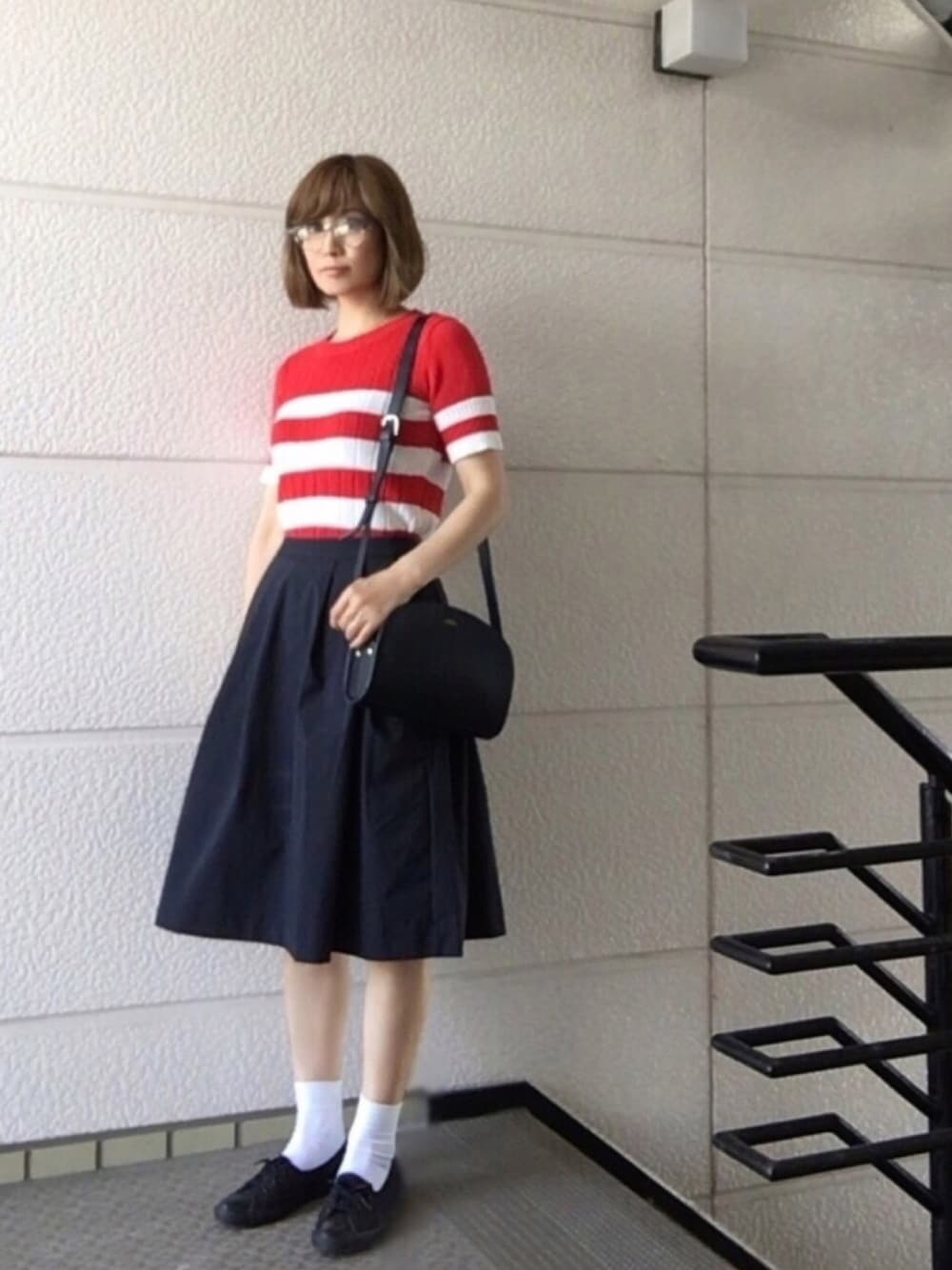 「オフィスカジュアル、ハーフムーンバック、サマーニット、ボーダー、A.P.C.、arts & science、財布」｜「A.P.C.のSAC DEMI-LUNE　（ショルダーバッグ、ブルー系）」を使った、31さん（レディース・164cm）の夏コーディネートの1枚目の写真
