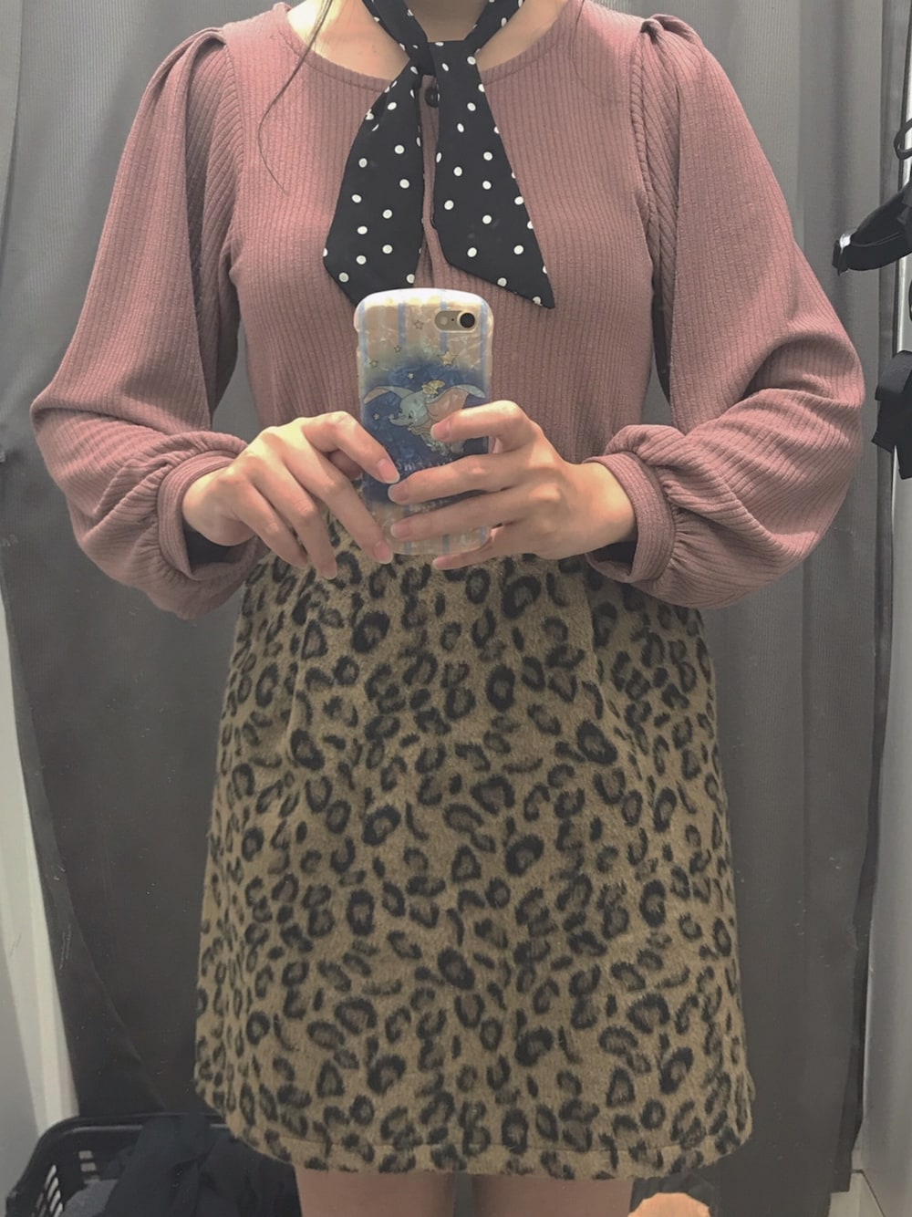 「ootd、大人カジュアル、秋のコーデ、秋コーデ、休日スタイル、休日コーデ」｜「RETRO GIRLのスカーフセットテレコＴee（Tシャツ/カットソー、ピンク系）」を使った、neneさん（レディース・163cm）の秋コーディネートの1枚目の写真