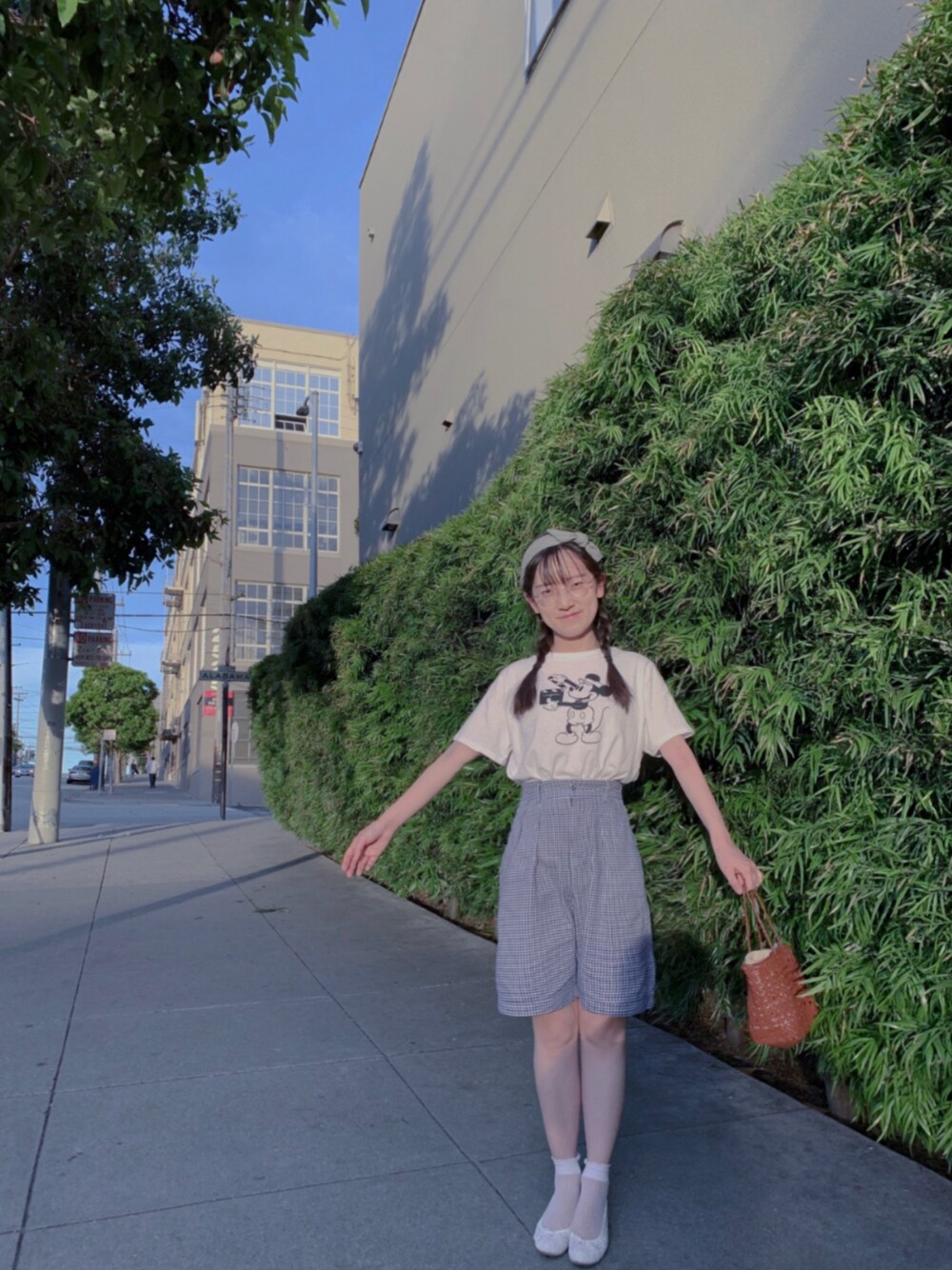 「RUBY AND YOU、rubyandyou、launa lea、dragon diffusion」｜「RUBY AND YOUのアイテム（Tシャツ/カットソー、ホワイト系）」を使った、Mangojamさん（レディース・160cm）の夏コーディネートの1枚目の写真