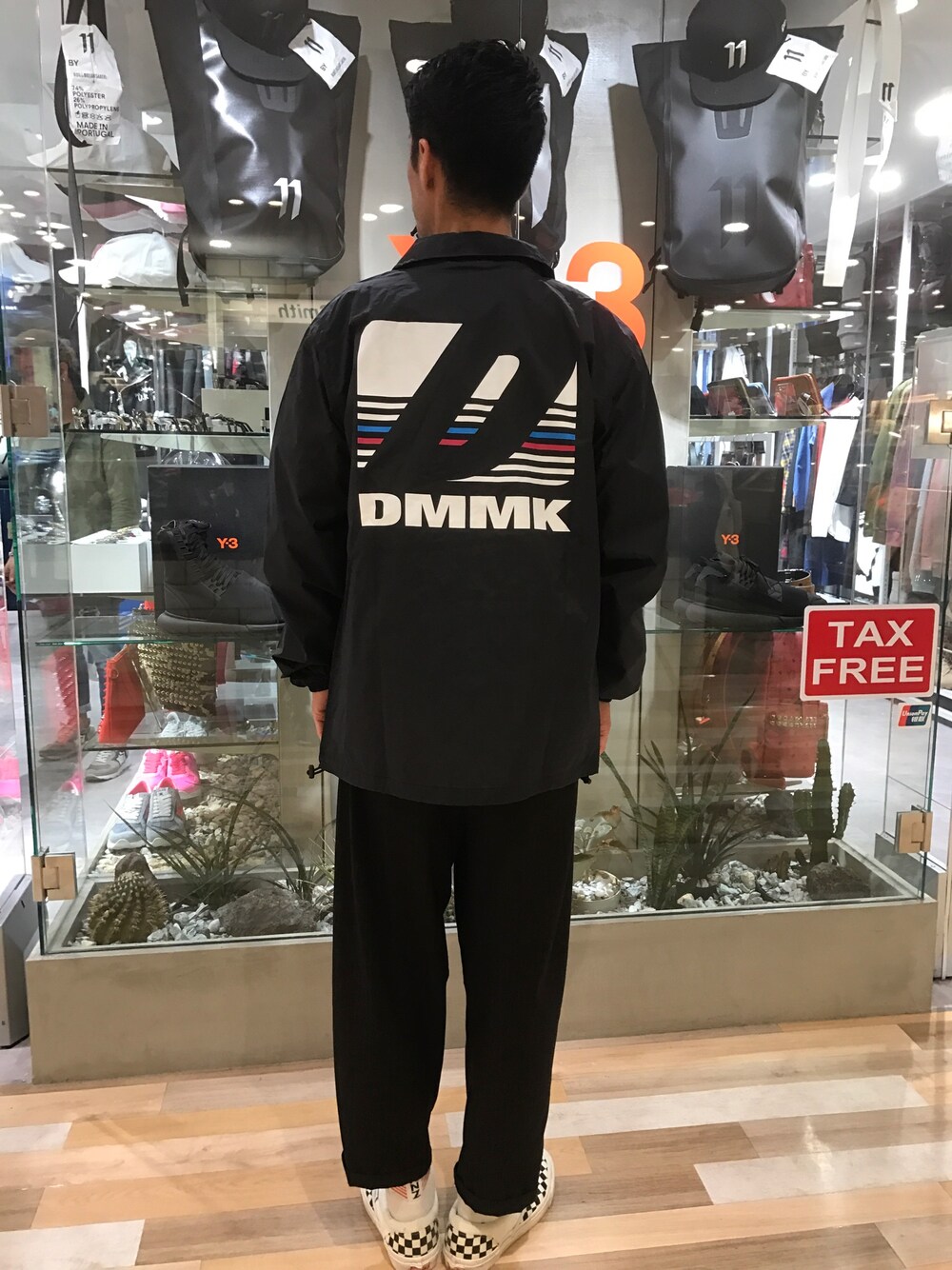 「コーチジャケット、ブルゾン」｜「L.H.Pのアイテム（ナイロンジャケット、ブラック系）」を使った、LHP池袋スタッフ４さん（メンズ・170cm）の春コーディネートの1枚目の写真