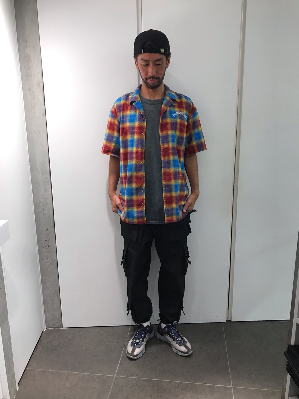 その他のシャツ/ブラウス、ブラック系のカーゴパンツ、その他のシャツ/ブラウスを着用したメンズの夏コーディネートの1枚目の写真