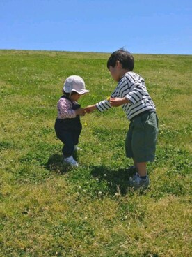 「ASICS（アシックス）のasics アシックス ファブレファーストSL3 (12-135) TUF123 0195 ホワイト/CPGL（スニーカー）」を使った、なあさん（キッズ・70cm）の春コーディネート