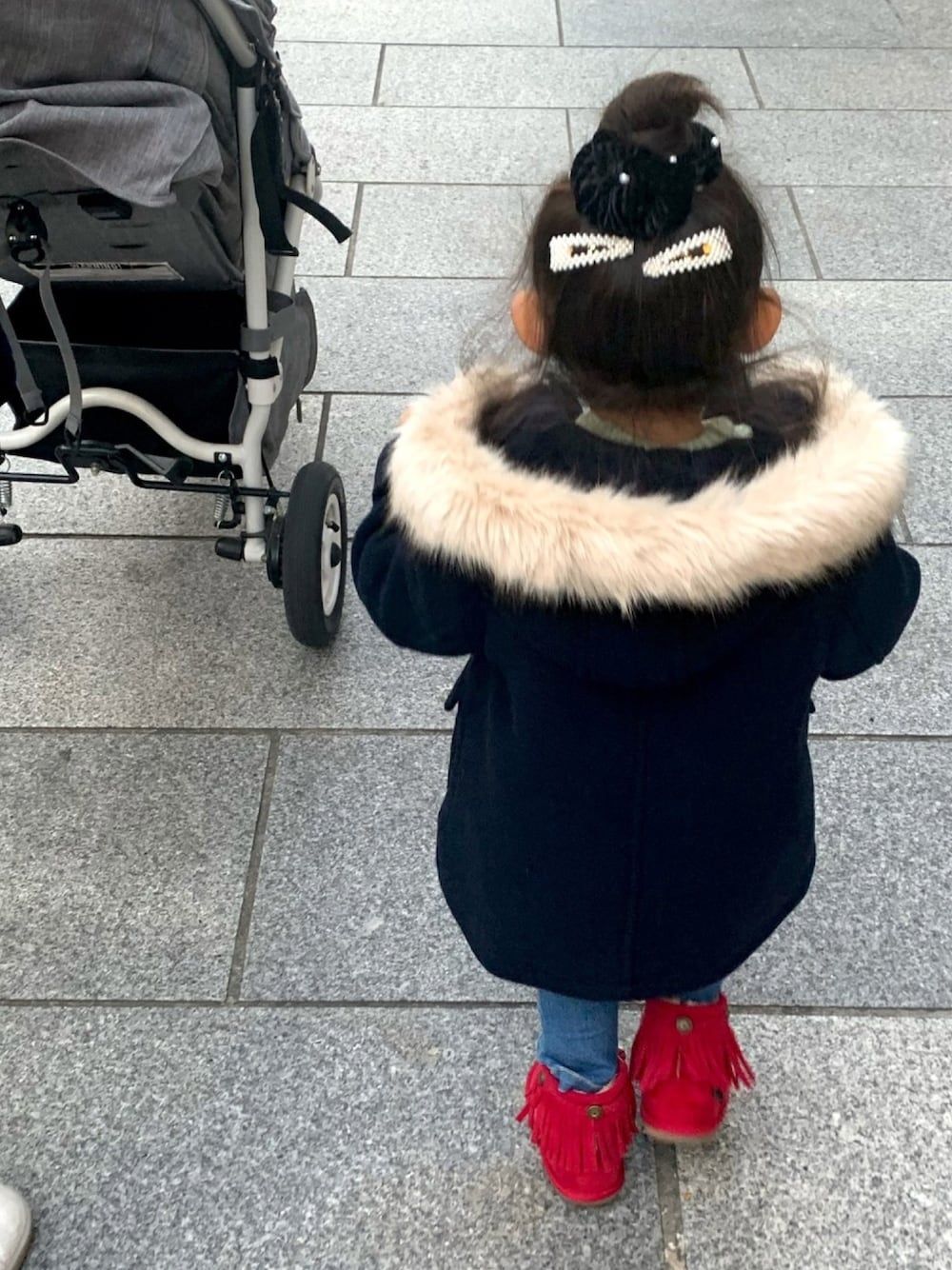 「ZARA KIDSのアイテム（ダッフルコート、ブルー系）」を使った、honononさん（キッズ・90cm）の冬コーディネートの1枚目の写真